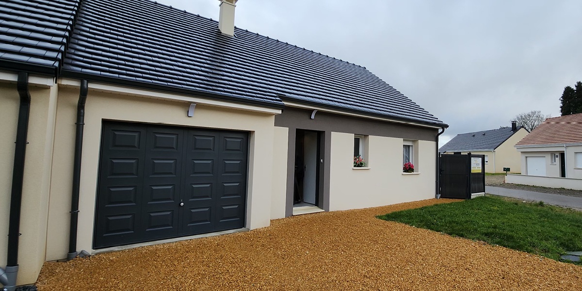 maison avec garage et jardin