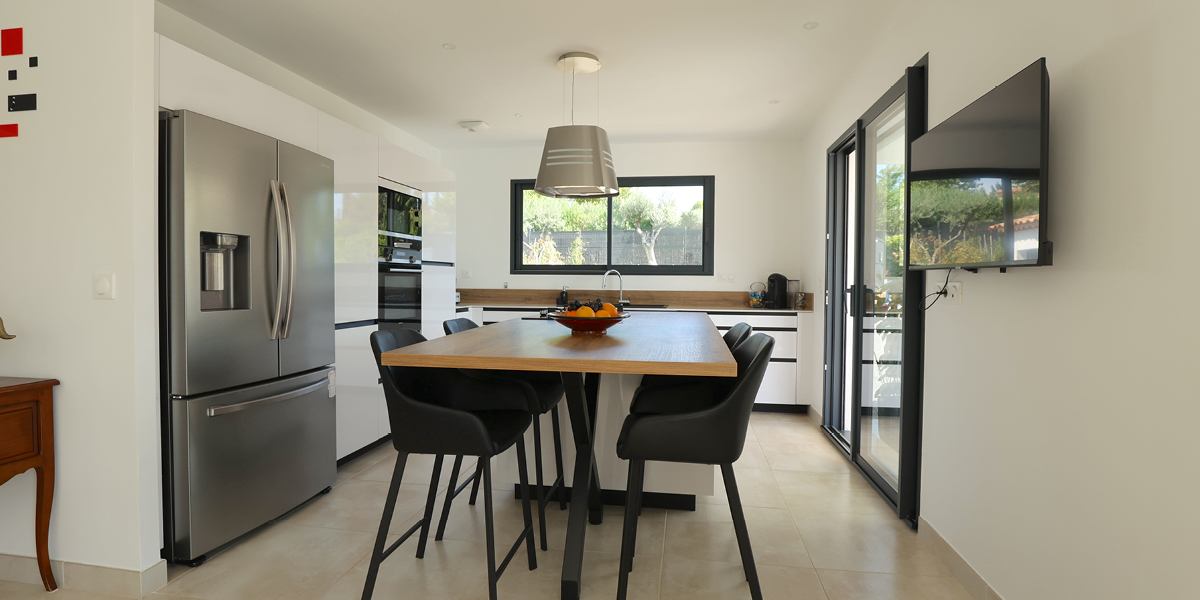 Cuisine Plain-pied personnalisée de 122 m² à Salernes (83)