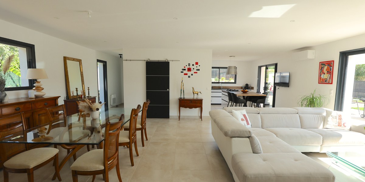 Salon : Plain-pied personnalisée de 122 m² à Salernes (83)