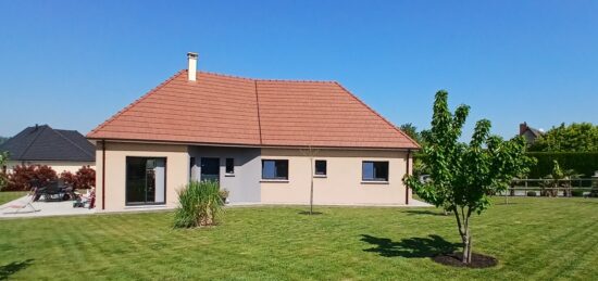 Une maison de plain-pied en V lumineuse et confortable à Vatteville-la-Rue (76)