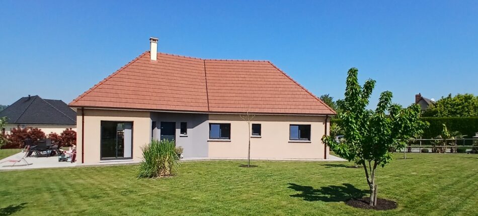 Une maison de plain-pied en V lumineuse et confortable à Vatteville-la-Rue (76)  - plain-pied en V