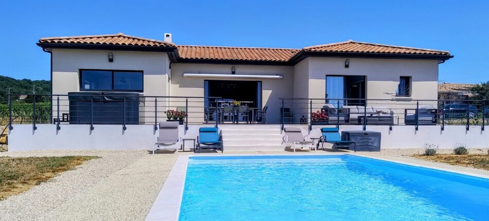 Plain pied en U de 132 m² à Vagnas (07)  - Plain pied en U de 132 m²