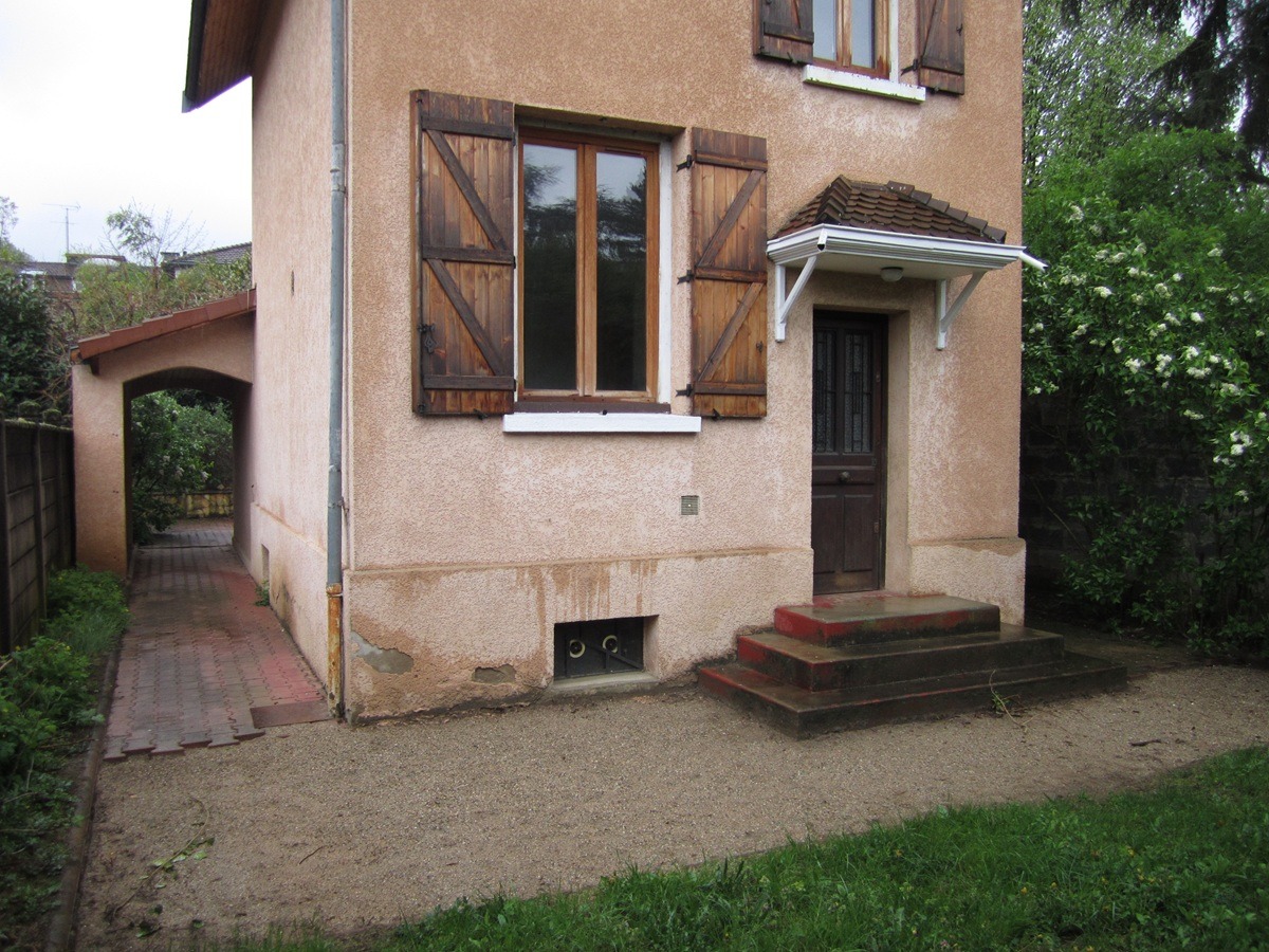 Rénovation globale et extension par Maisons France Confort d'une maison à Écully 69130.
