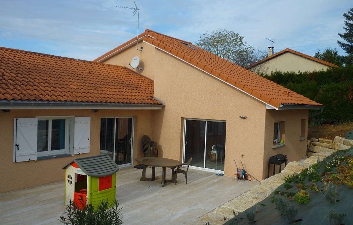 renovation extension frontenas 69 1 Rénovation globale et extension d'une maison par Maisons France Confort à Frontenas 69620