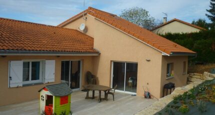 Rénovation globale et extension d'une maison par Maisons France Confort à Frontenas 69620