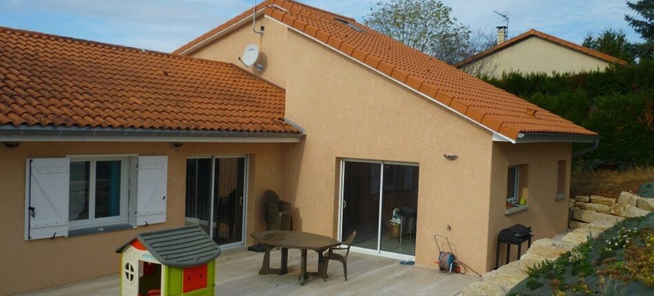 Rénovation globale et extension d’une maison à Frontenas (69) !  - Rénovation globale et extension d'une maison par Maisons France Confort à Frontenas 69620