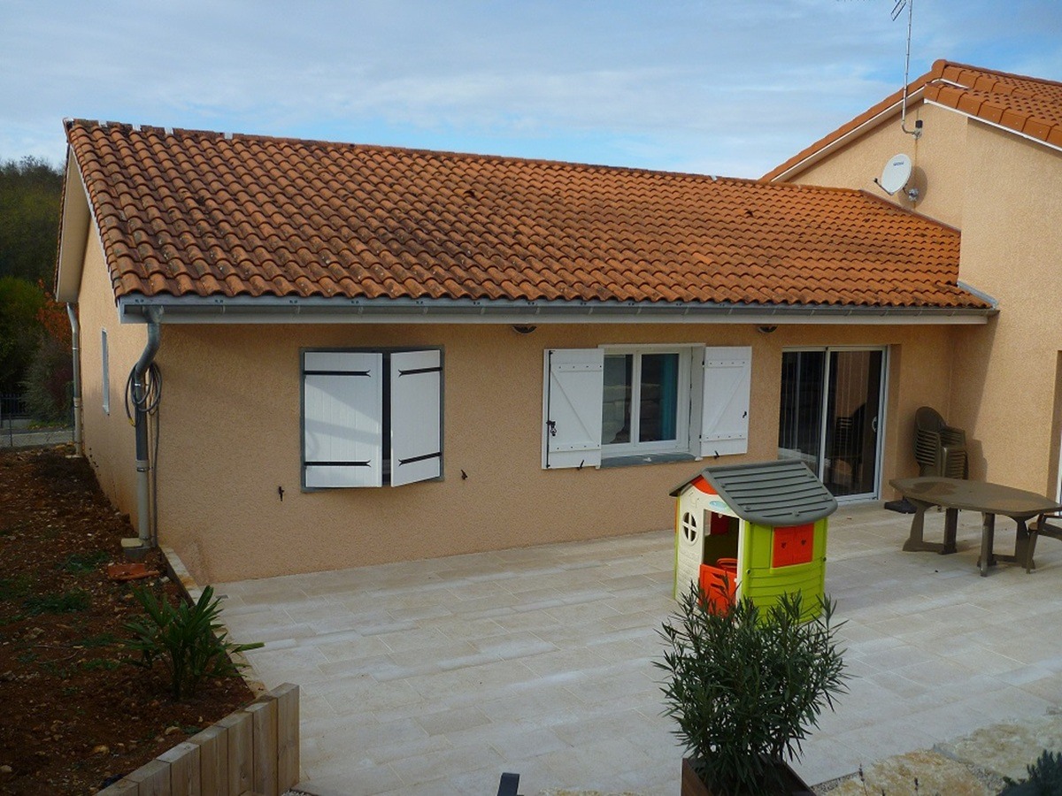 renovation extension frontenas 69 3 Rénovation globale et extension d'une maison par Maisons France Confort à Frontenas 69620