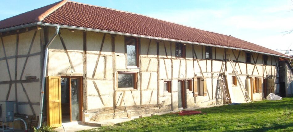 Rénovation d’une ferme Bressane à Jayat (01) !  - Rénovation par Maisons France Confort d'une ferme Bressane à Jayat (01) dans le département de l'Ain