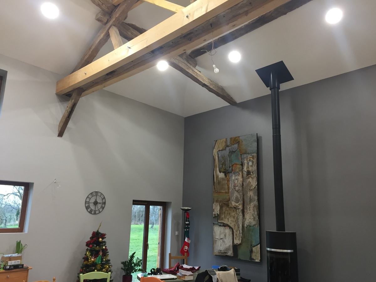 Rénovation par Maisons France Confort d'une ferme Bressane à Jayat (01) dans le département de l'Ain.