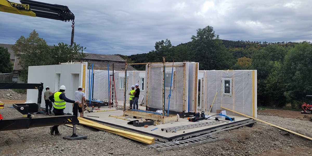 premiere pose des murs maison bois - Maisons France Confort