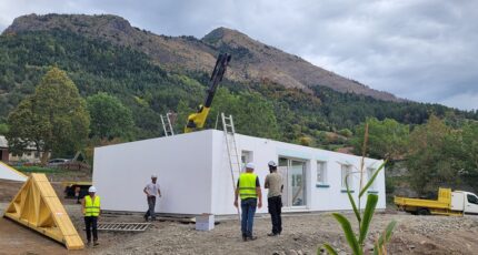 premiere pose des murs maison bois - Maisons France Confort