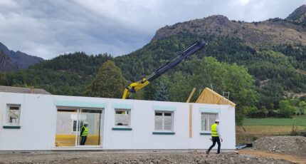 premiere pose des murs maison bois - Maisons France Confort