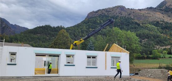 Première pose des murs d’une maison à ossature bois – La Motte-en-Champsaur (05) !