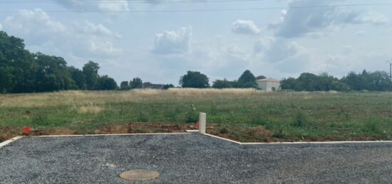 Terrain à bâtir à , Charente