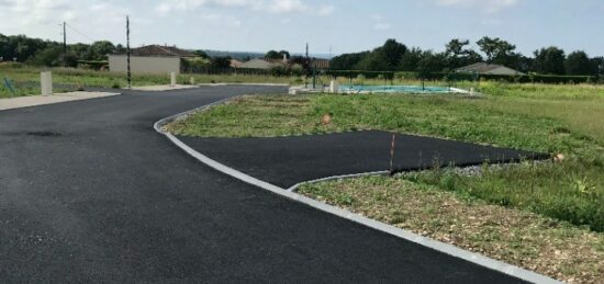 Terrain à bâtir à Ruelle-sur-Touvre, Nouvelle-Aquitaine