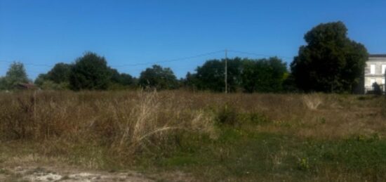 Terrain à bâtir à Saint-Médard-de-Guizières, Nouvelle-Aquitaine