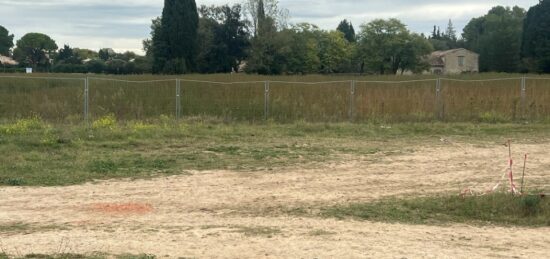 Terrain à bâtir à Saint-Étienne-du-Grès, Provence-Alpes-Côte d'Azur