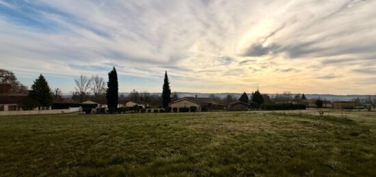 Terrain à bâtir à Douzillac, Nouvelle-Aquitaine