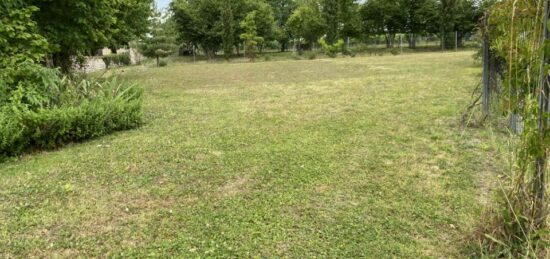 Terrain à bâtir à Saint-Même-les-Carrières, Nouvelle-Aquitaine
