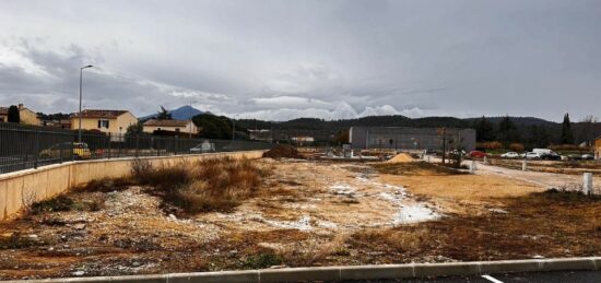 Terrain à bâtir à Peyrolles-en-Provence, Provence-Alpes-Côte d'Azur