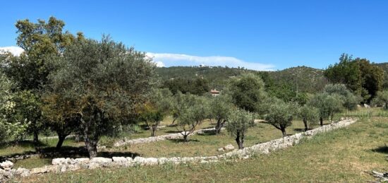 Terrain à bâtir à Correns, Provence-Alpes-Côte d'Azur