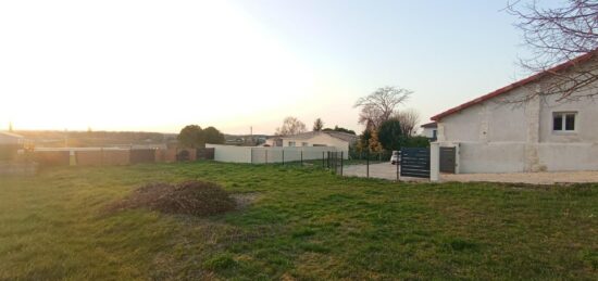 Terrain à bâtir à , Charente