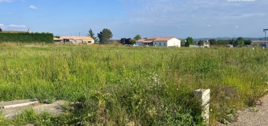 Terrain à bâtir à Sainte-Colombe-en-Bruilhois, Nouvelle-Aquitaine