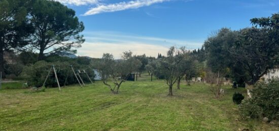 Terrain à bâtir à Saint-Étienne-du-Grès, Provence-Alpes-Côte d'Azur