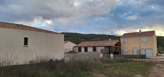 Maison neuve à , Alpes-de-Haute-Provence